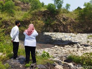 Limbah Hitam di Bekas Galian di Cilegon Bau Menyengat, Polisi-DLH Selidiki