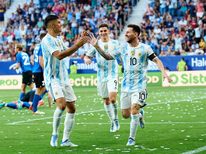 HARRISON, NEW JERSEY - SEPTEMBER 27:  Lionel Messi #10 of Argentina celebrates his goal in the second half against Jamaica at Red Bull Arena on September 27, 2022 in Harrison, New Jersey. Argentina defeated Jamaica 3-0. (Photo by Elsa/Getty Images)