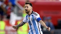 Lionel Messi sang kapten, terus subur dan mampu memimpin skuad Argentina terus bermain apik. Messi bikin sembilan gol dari tiga penampilan terakhirnya bersama Argentina! (Getty Images)