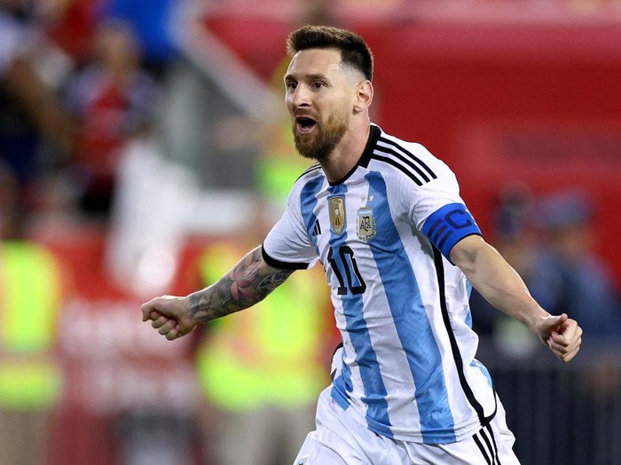HARRISON, NEW JERSEY - SEPTEMBER 27:  Lionel Messi #10 of Argentina celebrates his goal in the second half against Jamaica at Red Bull Arena on September 27, 2022 in Harrison, New Jersey. Argentina defeated Jamaica 3-0. (Photo by Elsa/Getty Images)