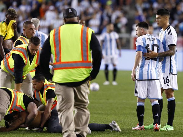 Foto: Kejar Messi, Kau Ditangkap