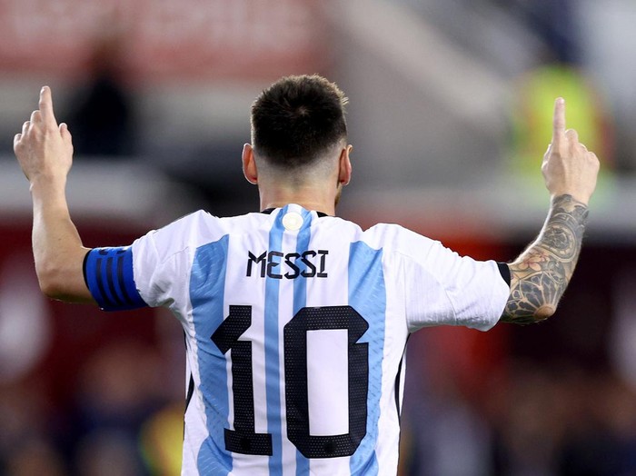 HARRISON, NEW JERSEY - SEPTEMBER 27:  Lionel Messi #10 of Argentina celebrates his goal in the second half against Jamaica at Red Bull Arena on September 27, 2022 in Harrison, New Jersey. Argentina defeated Jamaica 3-0. (Photo by Elsa/Getty Images)