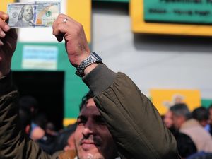 Mengapa Dolar AS Terus Menguat, Apa Dampaknya?