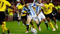 Argentina vs Jamaika berlangsung di Arena Red Bull, Amerika Serikat, Rabu (28/9/10) pagi WIB. Albiceleste tampil menekan sejak menit pertama dan ada beberapa peluang emas lahir. Rich Graessle/Icon Sportswire/Getty Images