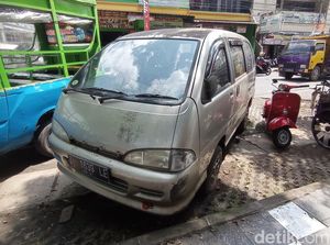 Mobil Legendaris Masih Mejeng di Parkiran Depan Unsil Tasikmalaya Mobil Legendaris Masih Mejeng di Parkiran Depan Unsil Tasikmalaya