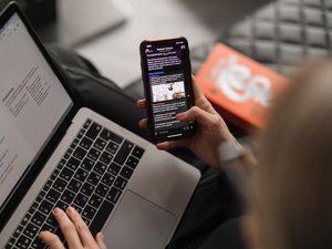 Apesnya Sales Kadung Nyerocos Promosi via Telepon yang Jawab Knalpot Apesnya Sales Kadung Nyerocos Promosi via Telepon yang Jawab Knalpot