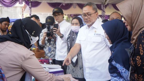 Momen Mendag Zulhas Silaturahmi Kepada UMKM di Kudus