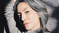 7 Potret Terbaru Nadya Hutagalung yang Makin PD Pamer Rambut Beruban