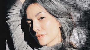 7 Potret Terbaru Nadya Hutagalung yang Makin PD Pamer Rambut Beruban