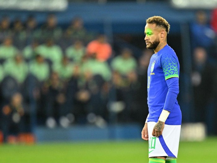 PARIS, FRANCE - SEPTEMBER 27: Neymar of Brazil in action during the friendly match between Brazil and Tunisia at Parc des Princes stadium in Paris, France on September 27, 2022. (Photo by Mustafa Yalcin/Anadolu Agency via Getty Images)