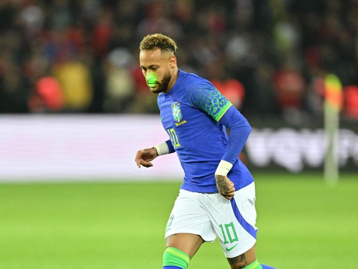PARIS, FRANCE - SEPTEMBER 27: Neymar of Brazil in action during the friendly match between Brazil and Tunisia at Parc des Princes stadium in Paris, France on September 27, 2022. (Photo by Mustafa Yalcin/Anadolu Agency via Getty Images)
