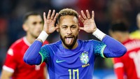 Depan: Neymar (Brasil, 30 tahun saat Piala Dunia 2022). Foto: Getty Images/Eurasia Sport Images
