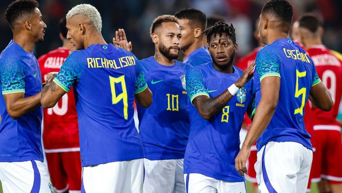 PARIS, FRANCE - SEPTEMBER 27: Neymar Junior of Brazil (C) celebrating his goal with his teammates during the international friendly match between Brazil and Tunisia at Parc des Princes on September 27, 2022 in Paris, France. (Photo by Antonio Borga/Eurasia Sport Images/Getty Images)