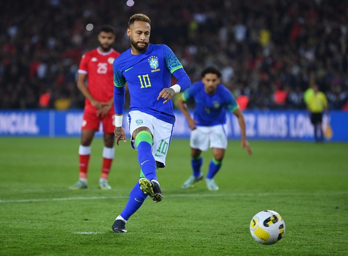 PARIS, FRANCE - SEPTEMBER 27: Neymar of Brazil scores their sides third goal from the penalty spot during the International Friendly match between Brazil and Tunisia at Parc des Princes on September 27, 2022 in Paris, France. (Photo by Justin Setterfield/Getty Images)