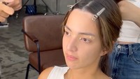 Penampilan Nia Ramadhani Before Vs After Makeup Pemotretan, Awet Muda Bak ABG
