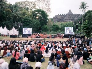Nonton Konser Musik Sambil Nikmati Keindahan Borobudur