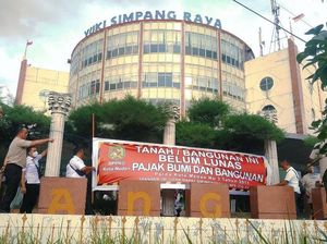 Yuki Simpang Raya Medan Dipasangi Spanduk Belum Bayar Pajak Yuki Simpang Raya Medan Dipasangi Spanduk Belum Bayar Pajak