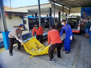 Mayat Pria Pakai CD-Tanpa Identitas Ditemukan di Perairan Surabaya Utara