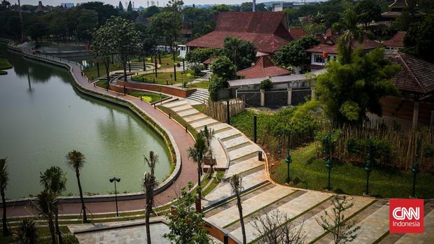 Suasana Taman Mini Indonesia Indah (TMII) yang mulai memasuki masa revitalisasi tahapan akhir, Jakarta, Rabu (28/9/2022).(CNN Indonesia/Adi Ibrahim)