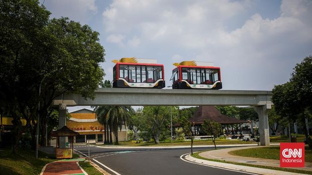 Suasana Taman Mini Indonesia Indah (TMII) yang mulai memasuki masa revitalisasi tahapan akhir, Jakarta, Rabu (28/9/2022).(CNN Indonesia/Adi Ibrahim)