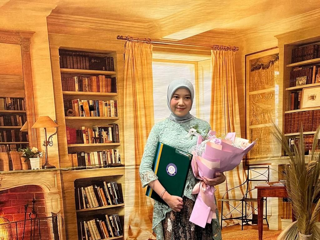 Putri Mahfud Md Dilantik Jadi Dokter Spesialis di Unair, Sebut Pesan Ayahnya Putri Mahfud Md Dilantik Jadi Dokter Spesialis di Unair, Sebut Pesan Ayahnya