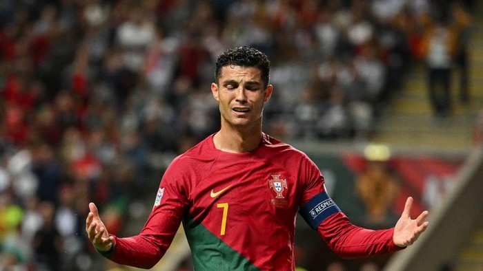 Ragam Ekspresi Ronaldo Saat Portugal Ditumbangkan Spanyol BRAGA, PORTUGAL - SEPTEMBER 27: Cristiano Ronaldo of Portugal reacts during the UEFA Nations League League A Group 2 match between Portugal and Spain at Estadio Municipal de Braga on September 27, 2022 in Braga, Portugal. (Photo by Octavio Passos/Getty Images)