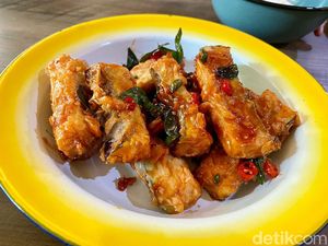 Resto Medan Ini Punya Terong Goreng Madu yang Nikmatnya Nagih! Resto Medan Ini Punya Terong Goreng Madu yang Nikmatnya Nagih!
