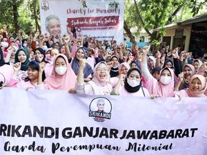 Aksi Sosial Srikandi Ganjar Bagikan 1.000 Paket Sembako di Cirebon