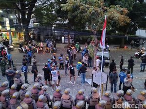Demo di Depan Kantor Persib Selesai, Massa Bobotoh Bubarkan Diri Demo di Depan Kantor Persib Selesai, Massa Bobotoh Bubarkan Diri