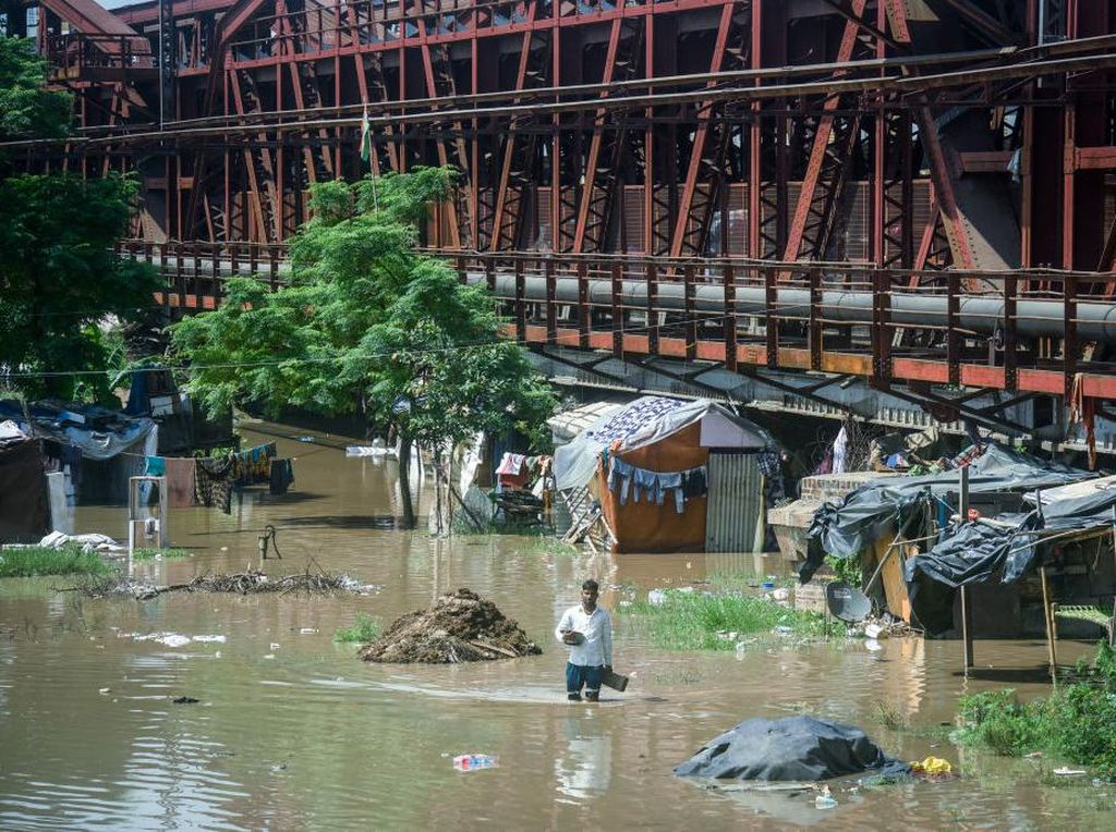 Sungai di Delhi India Meluap, Ribuan Warga Dievakuasi