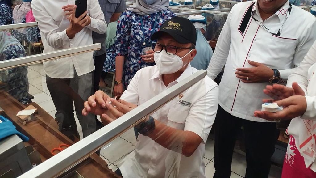 Upaya Melindungi Kesejahteraan Petani Tembakau dan Cengkeh Upaya Melindungi Kesejahteraan Petani Tembakau dan Cengkeh