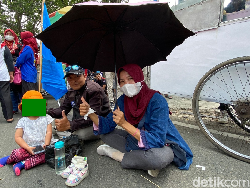 Wajah-wajah Belia di Antara Unjuk Rasa Pejuang Hak di Bandung