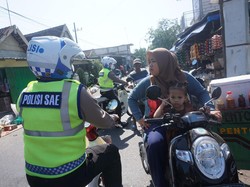 Ada Polisi Baik Patroli Pakai Motor Tua, Tugasnya Kasih Teguran Bukan Tilang