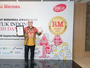 Dirut Taspen Dapat Penghargaan Tokoh Transformasi Layanan untuk Pensiunan