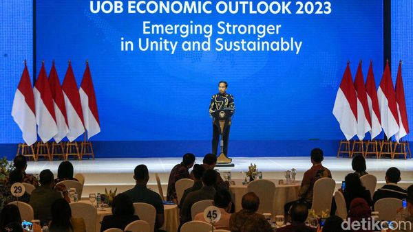 Momen Jokowi Buka UOB Economic Outlook 2023