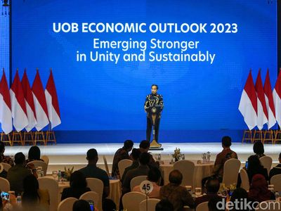 Momen Jokowi Buka UOB Economic Outlook 2023