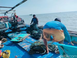 4 Kapal Tangkap Ikan Pakai Jaring Trawl Diamankan Polairud Gresik 4 Kapal Tangkap Ikan Pakai Jaring Trawl Diamankan Polairud Gresik
