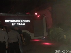 Kebakaran di Gudang Kertas Kawasan Industri Semarang