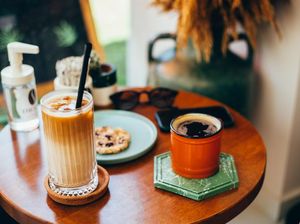 Kopi Panas Vs Es Kopi, Ini Perbedaan Manfaat Sehatnya Kopi Panas Vs Es Kopi, Ini Perbedaan Manfaat Sehatnya