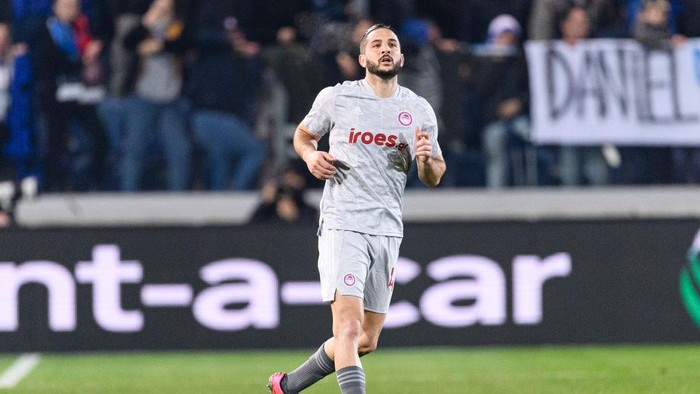 BERGAMO, ITALY - FEBRUARY 17: Kostas Manolas of Olympiacos runs in the field during the UEFA Europa League Knockout Round Play-Offs Leg One match between Atalanta and Olympiacos at Stadio Atleti Azzurri dItalia on February 17, 2022 in Bergamo, Italy. (Photo by Marcio Machado/Eurasia Sport Images/Getty Images)