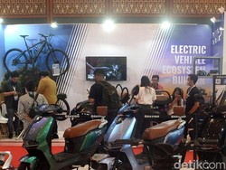 Jokowi Mau 2 Juta Motor Listrik Mengaspal di 2025, AISI Mampu Enggak?