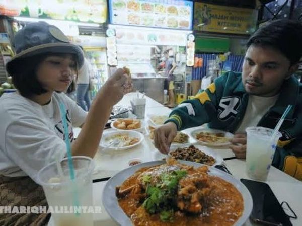 Kulineran Romantis Thariq Halilintar dan Fuji Saat di Singapura