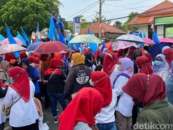 Akses di Depan PN Bandung Ditutup Massa Buruh
