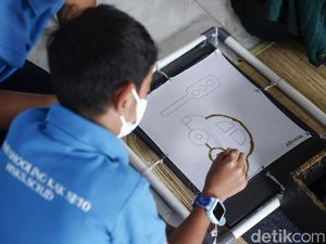 Melihat Semangat Anak-anak Berkebutuhan Khusus Belajar Membatik