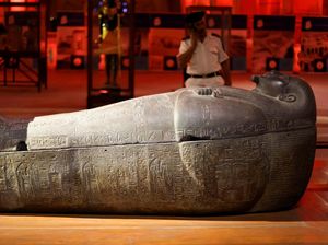 Mesir Pamerkan Sarkofagus Kuno Firaun dan Raja Tutankhamun