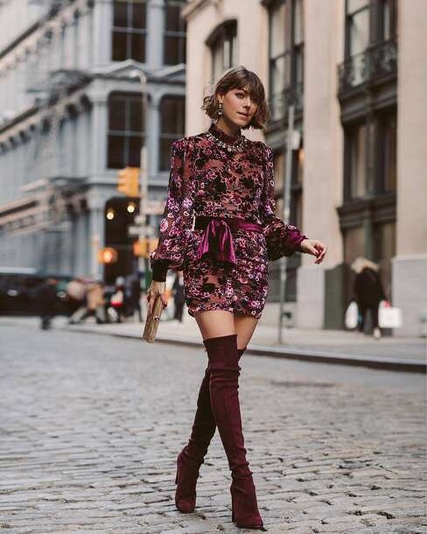Mini dress dan over knee boots/Foto : wheretoget.com Paduan mini dress dengan over knee boots