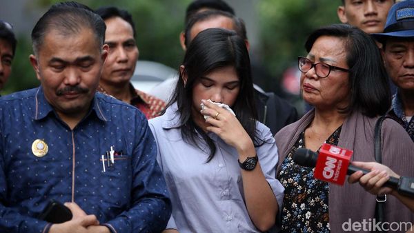 Momen Perdana Kekasih Brigadir J Tampil ke Publik