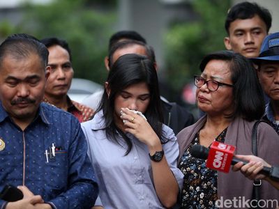 Momen Perdana Kekasih Brigadir J Tampil ke Publik