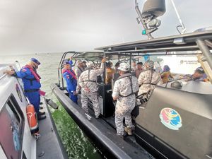 Proses Pemulangan 2 Nelayan Karimun yang Terdampar di Malaysia Proses Pemulangan 2 Nelayan Karimun yang Terdampar di Malaysia