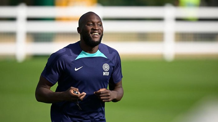 COMO, ITALY - SEPTEMBER 27: Romelu Lukaku of FC Internazionale in action during the FC Internazionale training session at the clubs training ground Suning Training Center at Appiano Gentile on September 27, 2022 in Como, Italy. (Photo by Mattia Ozbot - Inter/Inter via Getty Images)